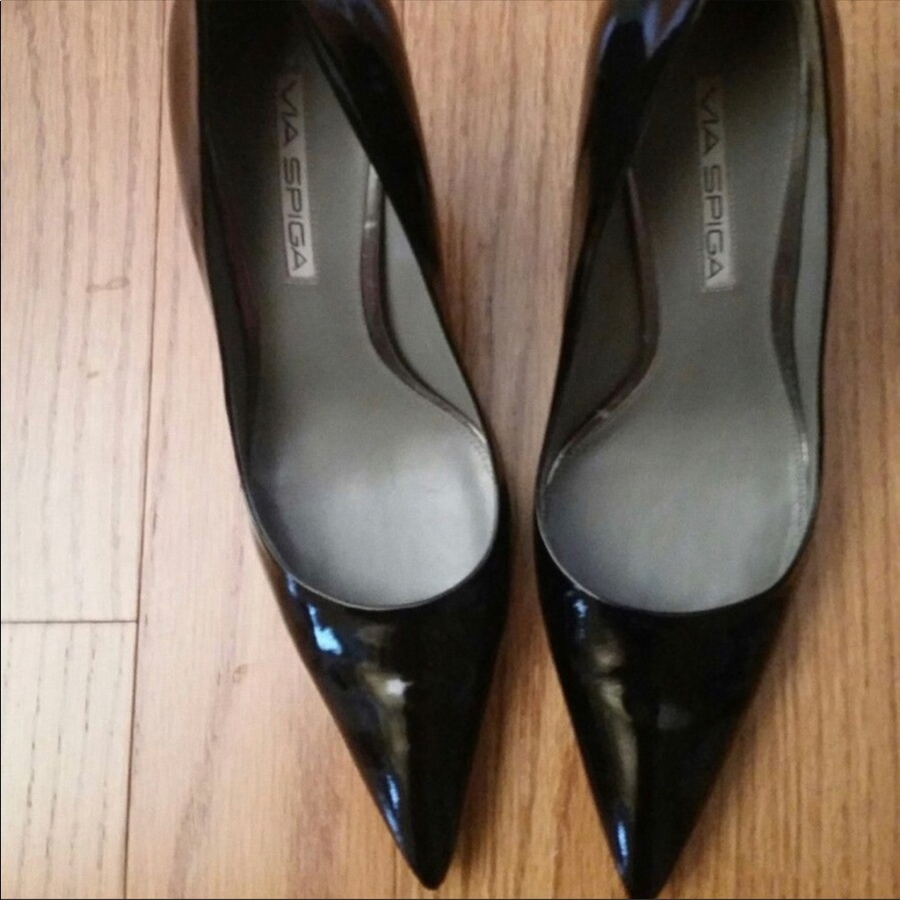 Black Patent Leather high heel pumps by Via Spiga